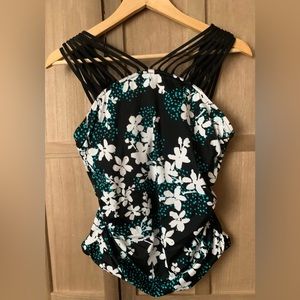Swim Solutions Printed Strappy Underwire Tankini Top Size 8